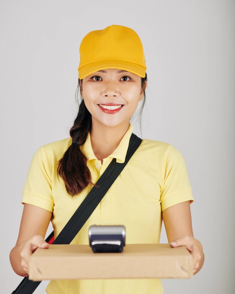 courier-delivering-pizza-1.jpg